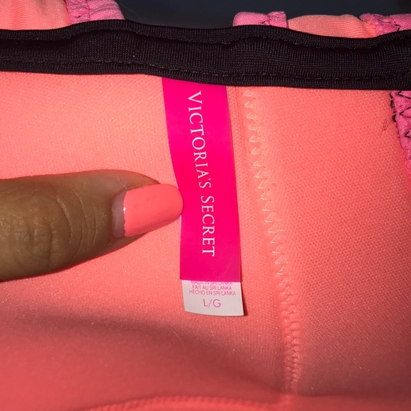 NWOT Victoria's Secrete Bikini Top - Picture 5 of 5
